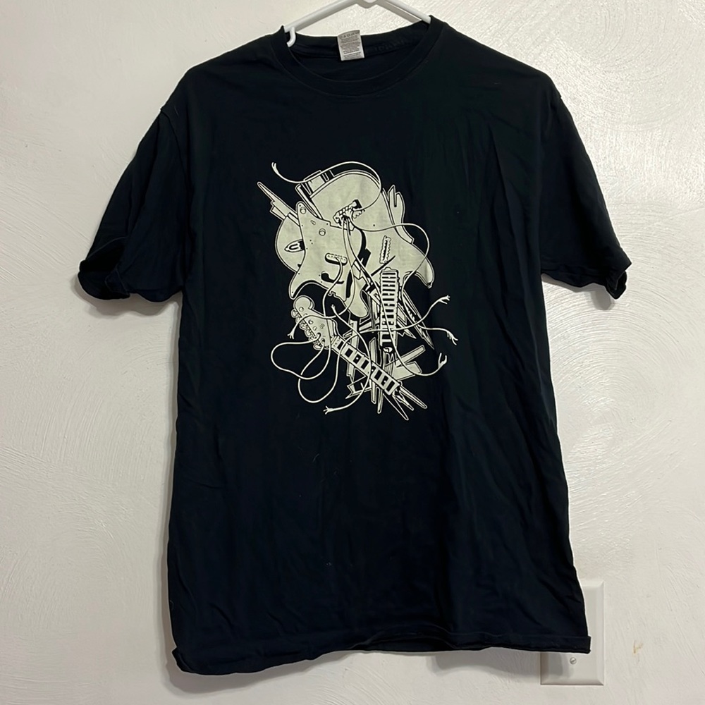 Medium Guitar logo shirt
